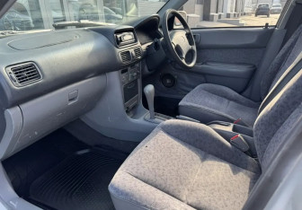 Подержанный автомобиль Toyota Sprinter Sedan 1998 года (6 фото)