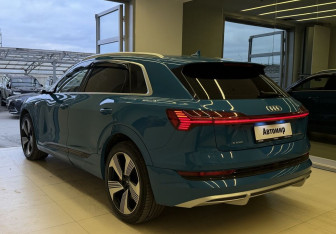 Подержанный автомобиль Audi e-tron 2020 года (7 фото)