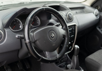 Подержанный автомобиль Renault Duster 2014 года (11 фото)