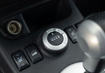 Подержанный автомобиль Nissan X-Trail 2011 года (15 фото)