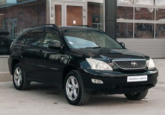 Подержанный автомобиль Toyota Harrier 2004 года (3 фото)