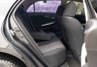 Подержанный автомобиль Toyota Corolla Sedan 2013 года (16 фото)