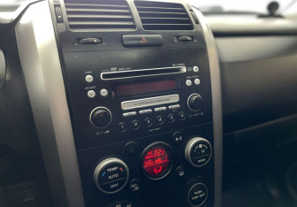 Подержанный автомобиль Suzuki Grand Vitara 2010 года (15 фото)