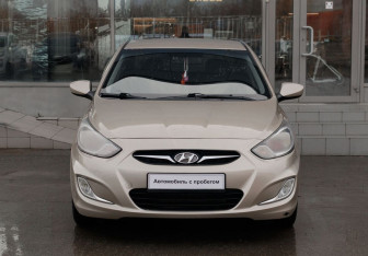 Подержанный автомобиль Hyundai Solaris Sedan 2014 года (2 фото)