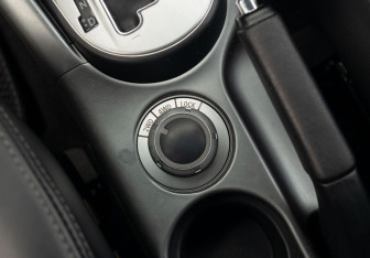 Подержанный автомобиль Peugeot 4007 2010 года (17 фото)