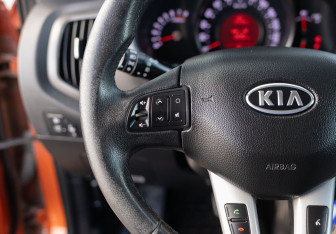 Подержанный автомобиль Kia Sportage 2011 года (12 фото)