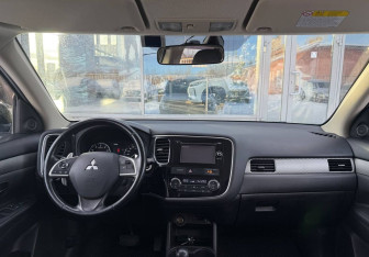 Подержанный автомобиль Mitsubishi Outlander 2012 года (10 фото)
