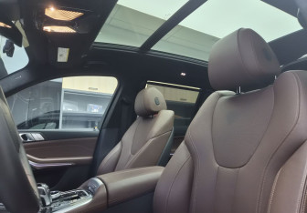 Подержанный автомобиль BMW X7 2020 года (12 фото)