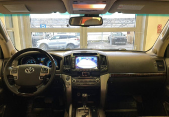 Подержанный автомобиль Toyota Land Cruiser Suv 2008 года (12 фото)