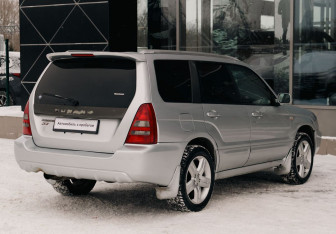 Подержанный автомобиль Subaru Forester Suv 2002 года (5 фото)