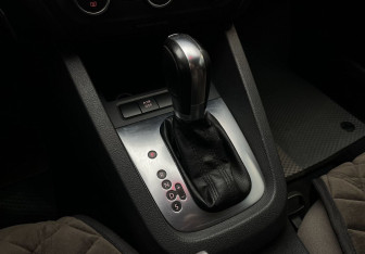 Подержанный автомобиль Volkswagen Jetta Sedan 2012 года (11 фото)