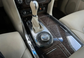 Подержанный автомобиль Infiniti QX56 2012 года (16 фото)