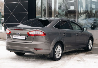Подержанный автомобиль Ford Mondeo Liftback 2012 года (5 фото)
