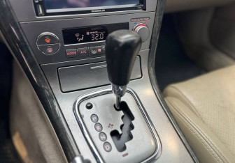 Подержанный автомобиль Subaru Legacy Sedan 2004 года (8 фото)