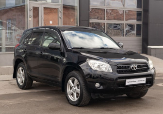 Подержанный автомобиль Toyota RAV4 2006 года (3 фото)
