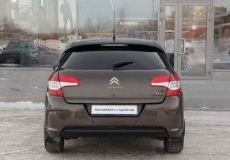 Подержанный автомобиль Citroen C4 Hatchback 2011 года (6 фото)
