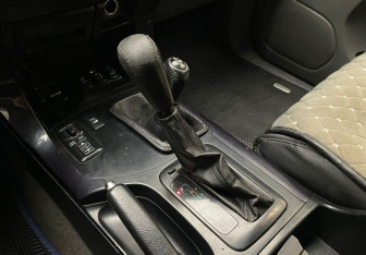 Подержанный автомобиль Toyota Land Cruiser Prado 2003 года (12 фото)