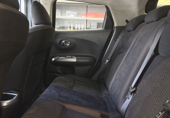 Подержанный автомобиль Nissan Juke 2011 года (12 фото)