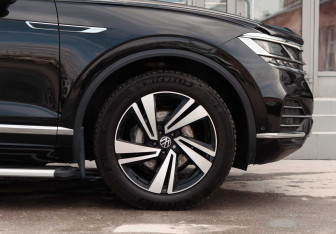 Подержанный автомобиль Volkswagen Touareg 2021 года (9 фото)