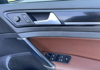 Подержанный автомобиль Volkswagen Golf Hatchback 2013 года (17 фото)