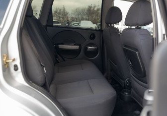 Подержанный автомобиль Chevrolet Aveo Hatchback 2006 года (19 фото)
