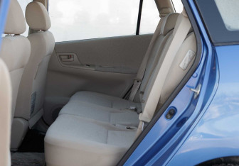 Подержанный автомобиль Toyota Corolla Spacio 2002 года (16 фото)