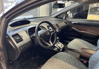 Подержанный автомобиль Honda Civic Sedan 2009 года (13 фото)