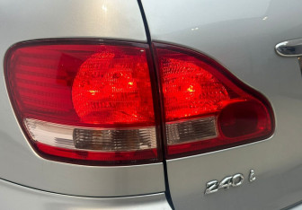 Подержанный автомобиль Toyota Ipsum 2002 года (15 фото)