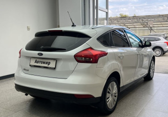 Подержанный автомобиль Ford Focus Hatchback 2016 года (4 фото)