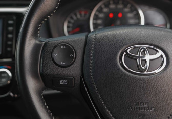 Подержанный автомобиль Toyota Corolla Wagon 2015 года (12 фото)