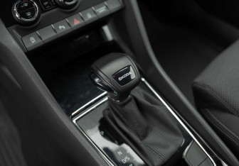 Подержанный автомобиль Skoda Karoq 2021 года (16 фото)