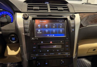 Подержанный автомобиль Toyota Camry Sedan 2017 года (12 фото)