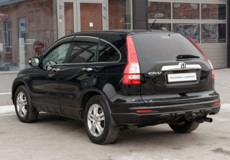 Подержанный автомобиль Honda CR-V 2011 года (7 фото)