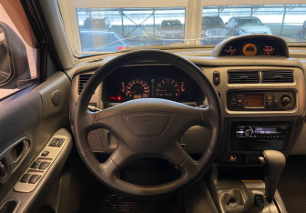 Подержанный автомобиль Mitsubishi Pajero Sport 2006 года (10 фото)