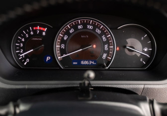 Подержанный автомобиль Toyota Esquire 2019 года (13 фото)