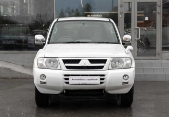 Подержанный автомобиль Mitsubishi Pajero 2003 года (2 фото)
