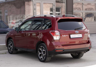 Подержанный автомобиль Subaru Forester Suv 2016 года (7 фото)