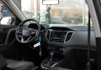 Подержанный автомобиль Hyundai Creta 2018 года (10 фото)