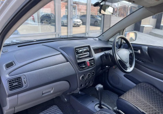 Подержанный автомобиль Suzuki Aerio Sedan 2003 года (9 фото)