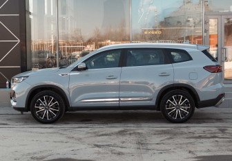 Подержанный автомобиль Chery Tiggo 8 Pro Max 2024 года (8 фото)