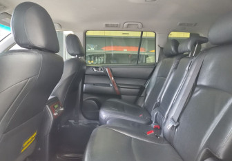 Подержанный автомобиль Toyota Highlander 2011 года (13 фото)