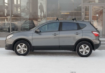Подержанный автомобиль Nissan Qashqai 2012 года (8 фото)