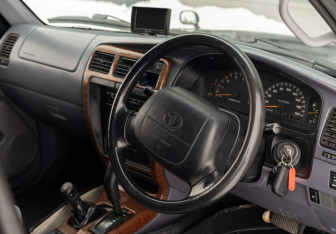 Подержанный автомобиль Toyota Hilux Surf 1996 года (11 фото)