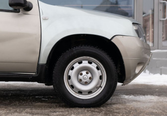 Подержанный автомобиль Renault Duster 2014 года (9 фото)