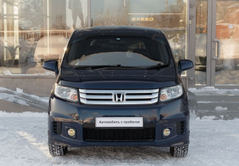 Подержанный автомобиль Honda Freed 2011 года (2 фото)
