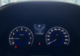 Подержанный автомобиль Hyundai Solaris Sedan 2012 года (12 фото)