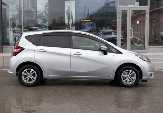 Подержанный автомобиль Nissan Note 2018 года (4 фото)