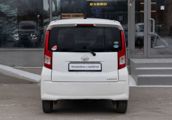 Подержанный автомобиль Daihatsu Move 2015 года (6 фото)