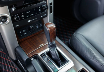 Подержанный автомобиль Toyota Land Cruiser Prado 2010 года (16 фото)