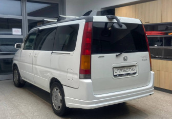 Подержанный автомобиль Honda Stepwgn 2000 года (7 фото)